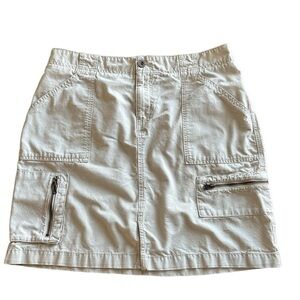 Eddie Bauer khaki cargo skirt zipper pockets zipper button closure Size 10